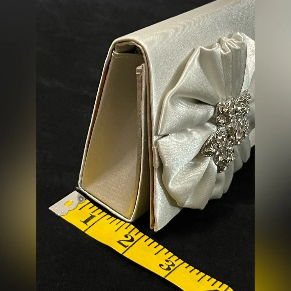 Amazing vintage clutch purse silver satin fabulous rhinestone flower wedding bag